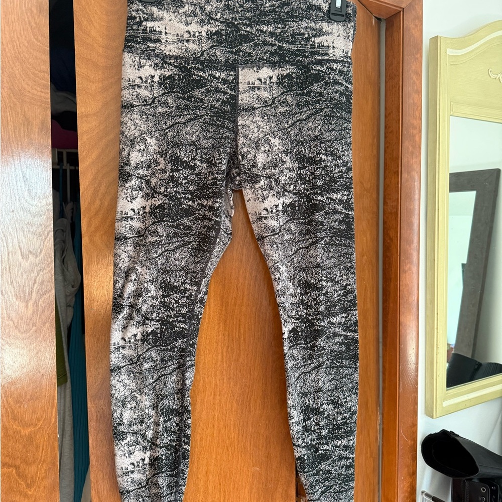 Athleta Black and White Patterned Leggings